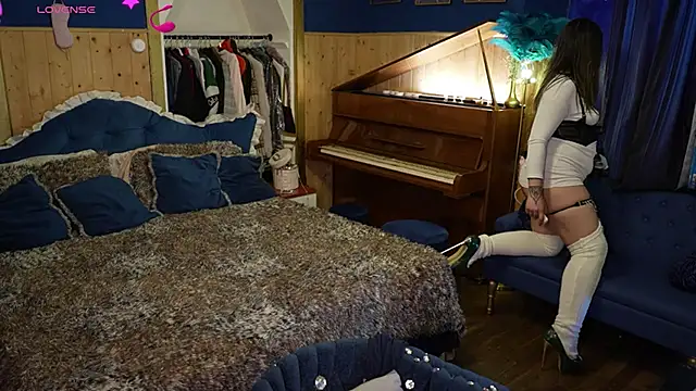 Snapshot of VanessaDoyle chatting on 09.13.25 VanessaDoyle online show from 09.13.25