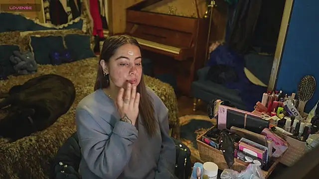 Snapshot of VanessaDoyle chatting on 09.18.25 VanessaDoyle online show from 09.18.25