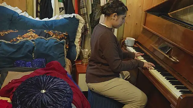 Snapshot of VanessaDoyle chatting on 09.23.25 VanessaDoyle online show from 09.23.25