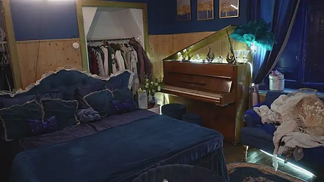 Snapshot of VanessaDoyle chatting on 10.30.25 VanessaDoyle online show from 10.30.25