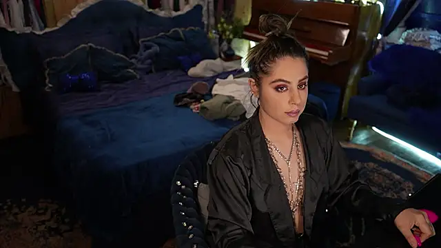 Snapshot of VanessaDoyle chatting on 10.31.25 VanessaDoyle online show from 10.31.25