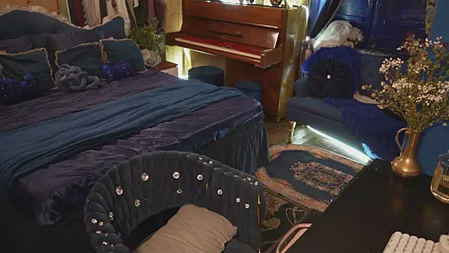 Snapshot of VanessaDoyle chatting on 11.03.25 VanessaDoyle online show from 11.03.25