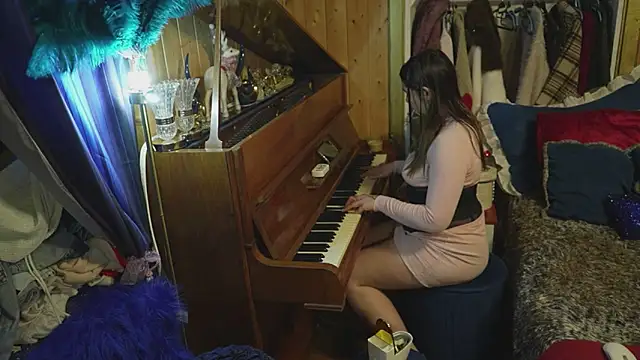 Snapshot of VanessaDoyle chatting on 11.21.25 VanessaDoyle online show from 11.21.25