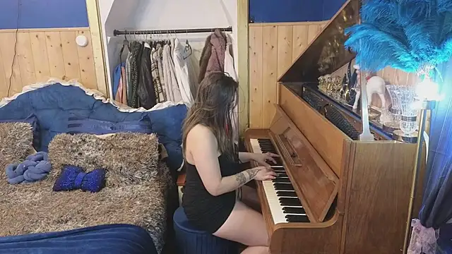 Snapshot of VanessaDoyle chatting on 12.02.25 VanessaDoyle online show from 12.02.25