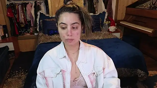 Snapshot of VanessaDoyle chatting on 12.04.25 VanessaDoyle online show from 12.04.25