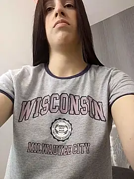 Amira Milker online show from 03.10.25