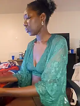 Snapshot of oliviaprettypussy chatting on 10.23.25 oliviaprettypussy online show from 10.23.25