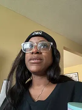 Snapshot of Tikalalin chatting on 09.16.25 Tikalalin online show from 09.16.25