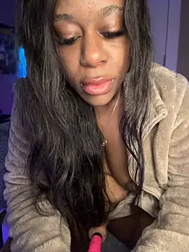 Snapshot of Tikalalin chatting on 09.22.25 Tikalalin online show from 09.22.25