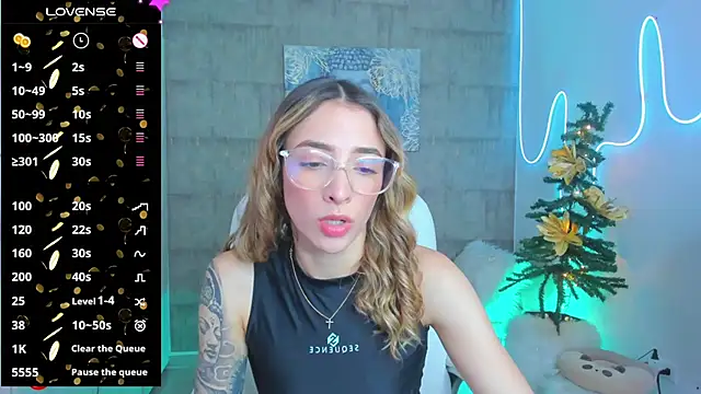 Snapshot of barbie_scoth_ chatting on 12.17.24 barbie scoth online show from 12.17.24