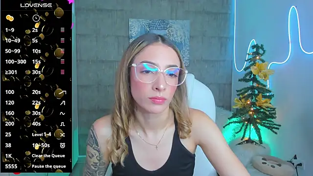 Snapshot of barbie_scoth_ chatting on 12.18.24 barbie scoth online show from 12.18.24