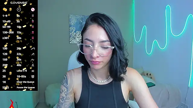 Snapshot of barbie_scoth_ chatting on 10.23.25 barbie scoth online show from 10.23.25