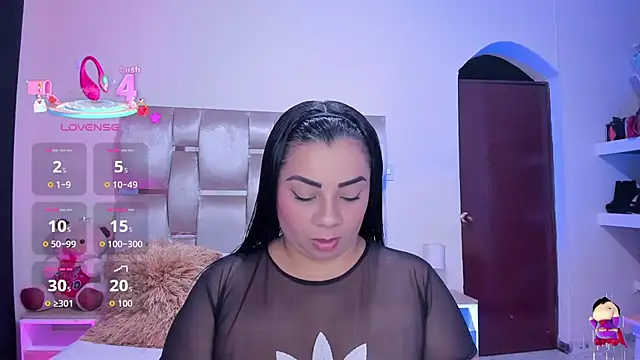 Snapshot of MelanyShayk chatting on 10.12.25 MelanyShayk online show from 10.12.25