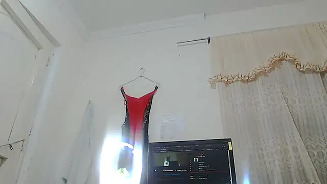 Snapshot of Yayis-hot-sexyw chatting on 02.14.25 Yayis-hot-sexyw online show from 02.14.25