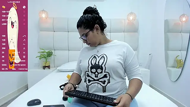 DanielleEvans  online show from 10.29.25