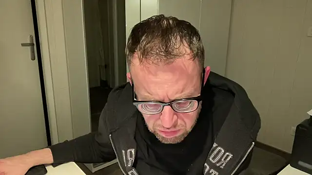 Snapshot of FABIOGLASSES chatting on 02.01.25 FABIOGLASSES online show from 02.01.25