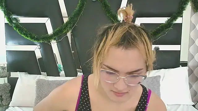 Snapshot of katya_kozlov chatting on 01.19.25 katya kozlov online show from 01.19.25