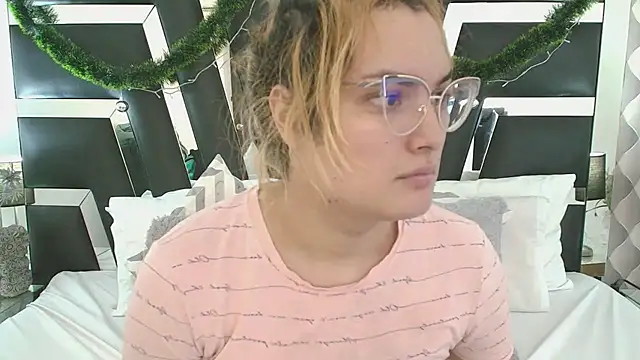 Snapshot of katya_kozlov chatting on 01.21.25 katya kozlov online show from 01.21.25