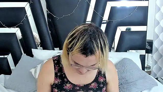 Snapshot of katya_kozlov chatting on 03.02.25 katya kozlov online show from 03.02.25