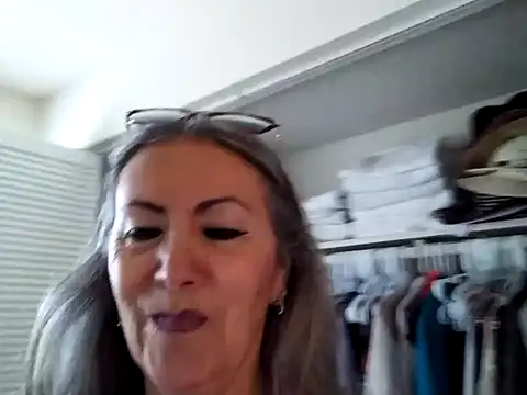 EvaRobinson online show from 02.12.25