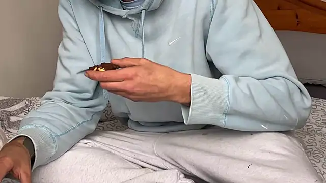 Snapshot of ThatGuyNextDoor1992 chatting on 10.05.25 ThatGuyNextDoor1992 online show from 10.05.25