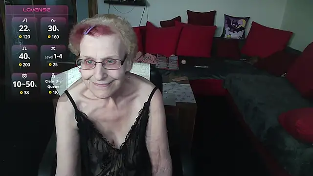 Snapshot of HeisseomaOriginal chatting on 01.13.25 HeisseomaOriginal online show from 01.13.25
