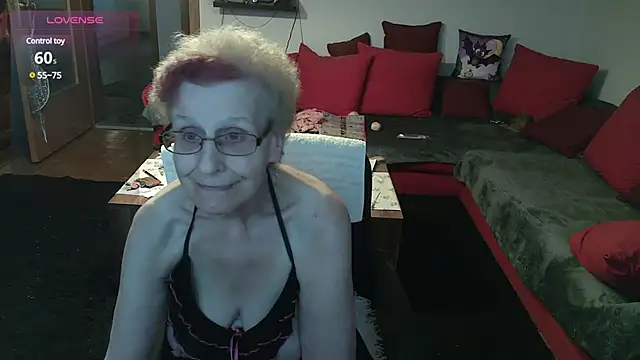 Snapshot of HeisseomaOriginal chatting on 01.15.25 HeisseomaOriginal online show from 01.15.25