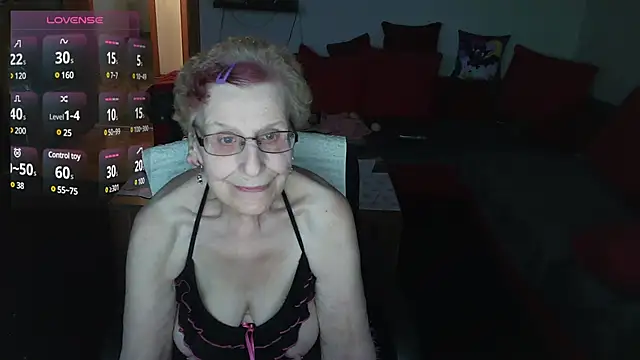 Snapshot of HeisseomaOriginal chatting on 01.19.25 HeisseomaOriginal online show from 01.19.25