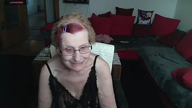 Snapshot of HeisseomaOriginal chatting on 02.19.25 HeisseomaOriginal online show from 02.19.25