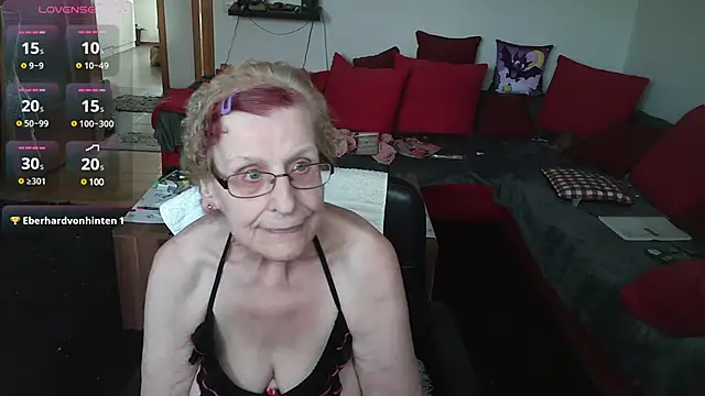 Snapshot of HeisseomaOriginal chatting on 02.28.25 HeisseomaOriginal online show from 02.28.25