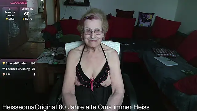 Snapshot of HeisseomaOriginal chatting on 03.13.25 HeisseomaOriginal online show from 03.13.25