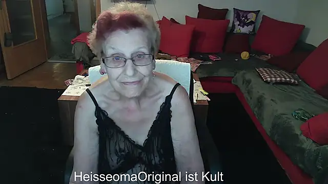Snapshot of HeisseomaOriginal chatting on 09.25.25 HeisseomaOriginal online show from 09.25.25