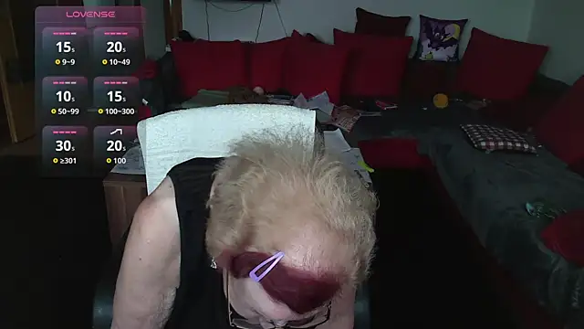 Snapshot of HeisseomaOriginal chatting on 09.29.25 HeisseomaOriginal online show from 09.29.25