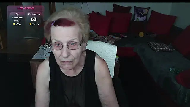 Snapshot of HeisseomaOriginal chatting on 10.12.25 HeisseomaOriginal online show from 10.12.25