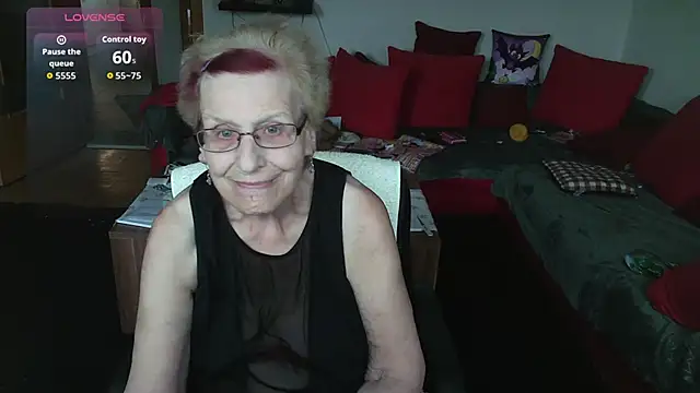 Snapshot of HeisseomaOriginal chatting on 10.16.25 HeisseomaOriginal online show from 10.16.25