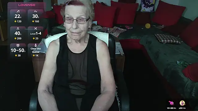 Snapshot of HeisseomaOriginal chatting on 10.17.25 HeisseomaOriginal online show from 10.17.25