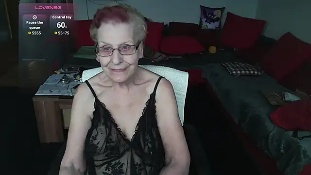 HeisseomaOriginal online show from 11.23.25