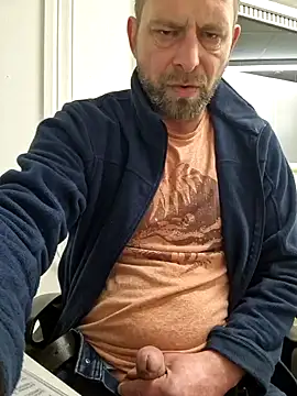 Snapshot of Mjn34 chatting on 02.14.25 Mjn34 online show from 02.14.25