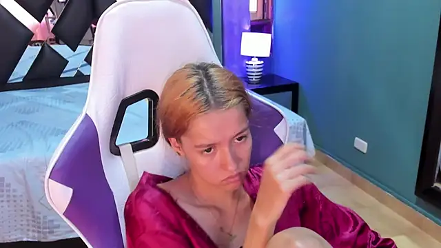 Linda4Petite online show from 01.26.25