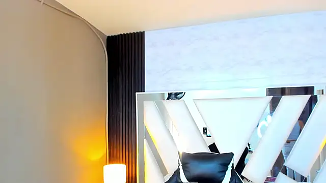 Linda4Petite online show from 10.15.25