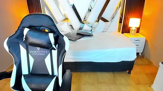 Linda4Petite online show from 10.31.25