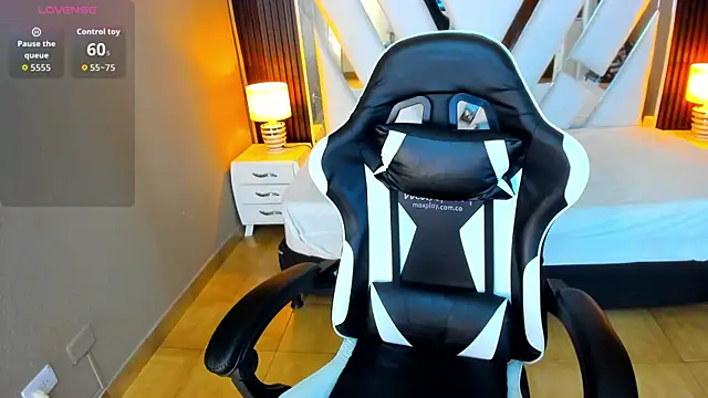 Linda4Petite online show from 11.21.25