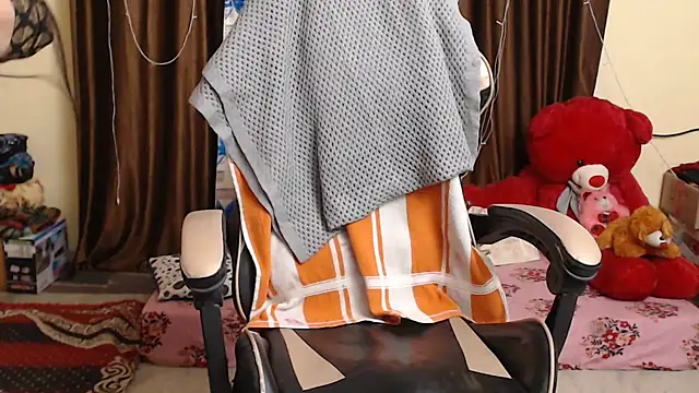 Snapshot of Naughty_Kashish chatting on 02.13.25 Naughty Kashish online show from 02.13.25