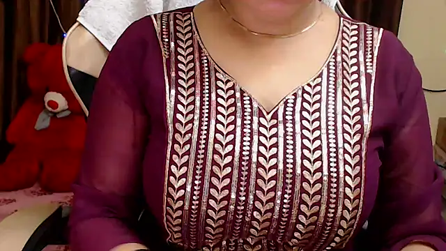 Snapshot of Naughty_Kashish chatting on 09.29.25 Naughty Kashish online show from 09.29.25