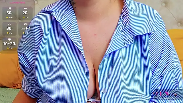 KarinaNoir online show from 10.27.25