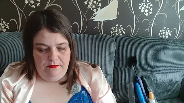 Snapshot of HouseWifeWhore_Milf chatting on 03.09.25 HouseWifeWhore Milf online show from 03.09.25