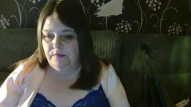 Snapshot of HouseWifeWhore_Milf chatting on 09.27.25 HouseWifeWhore Milf online show from 09.27.25