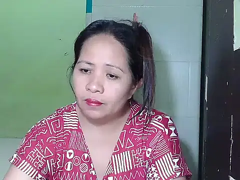 Snapshot of sweetlady_pinay chatting on 10.11.25 sweetlady pinay online show from 10.11.25