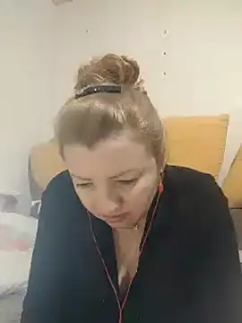 Snapshot of stefanyharper16 chatting on 02.18.25 stefanyharper16 online show from 02.18.25