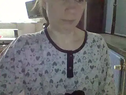 Snapshot of Moi_Lina chatting on 12.12.24 Moi Lina online show from 12.12.24